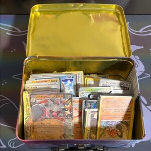 Pokémon Trading Card Lunchbox Tin with Cards
